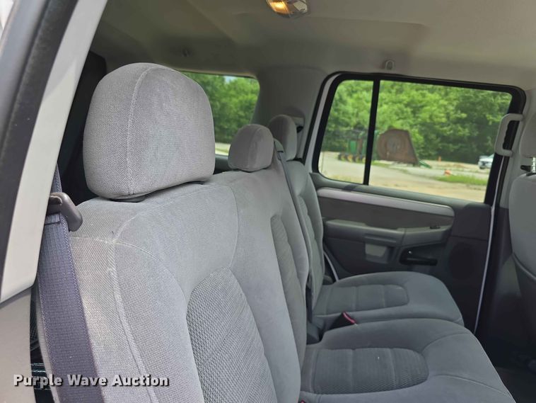 image for item FH6172 2004 Ford Explorer XLT SUV