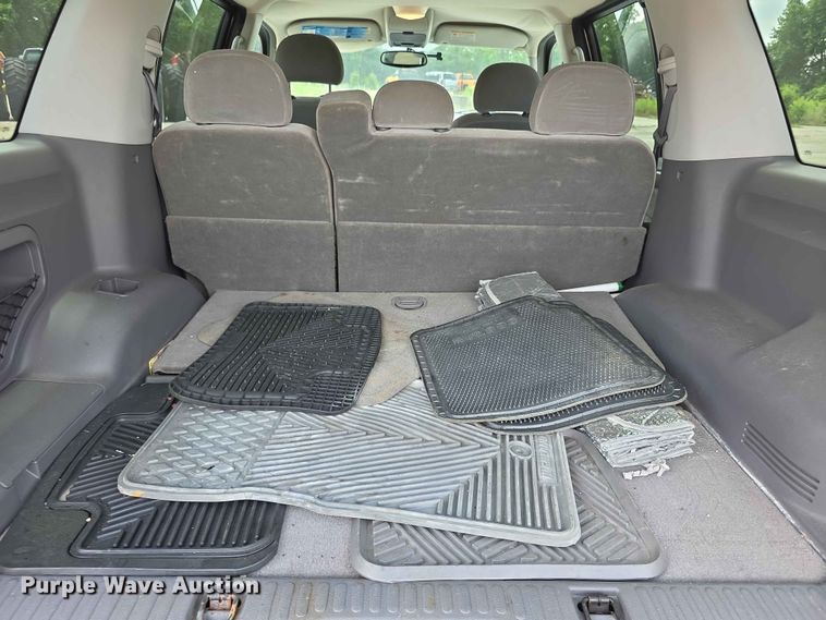 image for item FH6172 2004 Ford Explorer XLT SUV