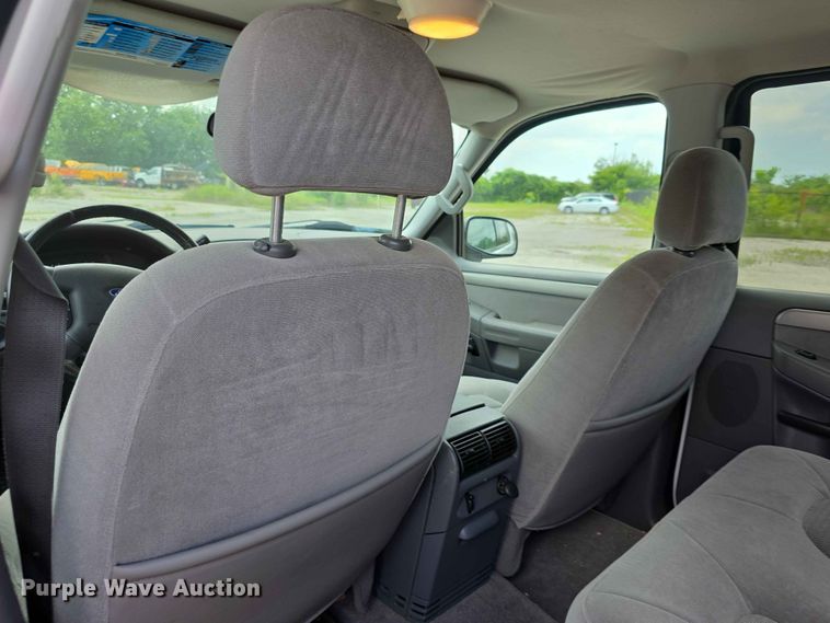 image for item FH6172 2004 Ford Explorer XLT SUV