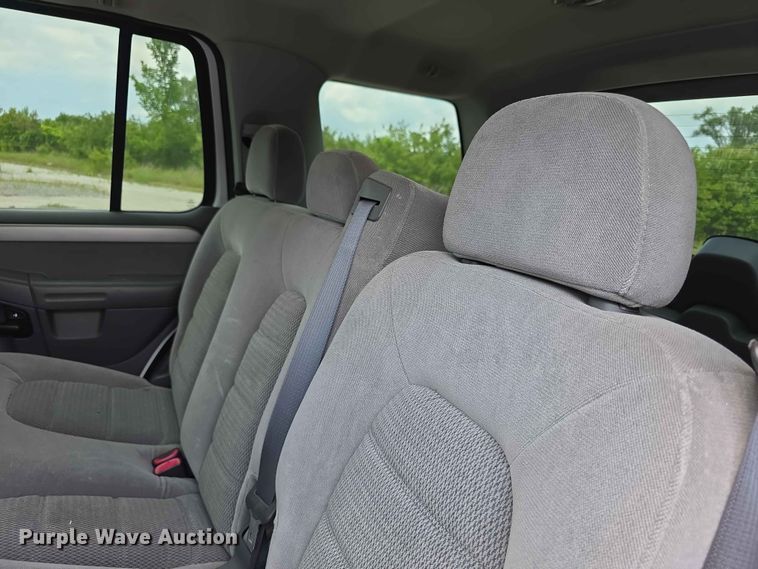 image for item FH6172 2004 Ford Explorer XLT SUV