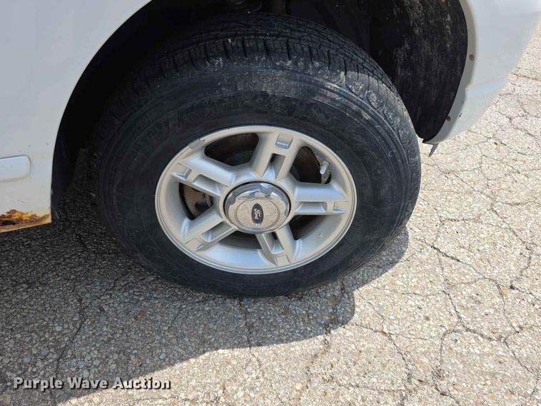 image for item FH6172 2004 Ford Explorer XLT SUV