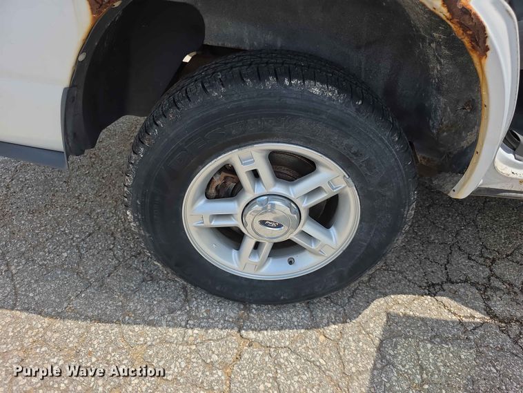 image for item FH6172 2004 Ford Explorer XLT SUV
