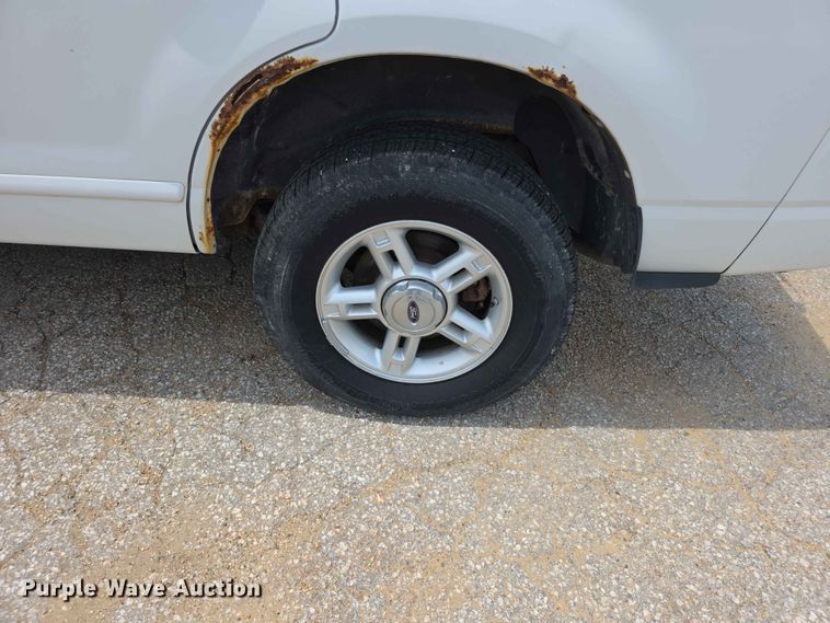 image for item FH6172 2004 Ford Explorer XLT SUV