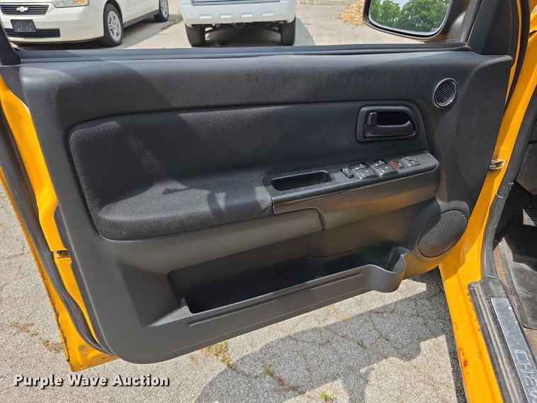 image for item FH6174 2007 Chevrolet Colorado Crew Cab pickup truck