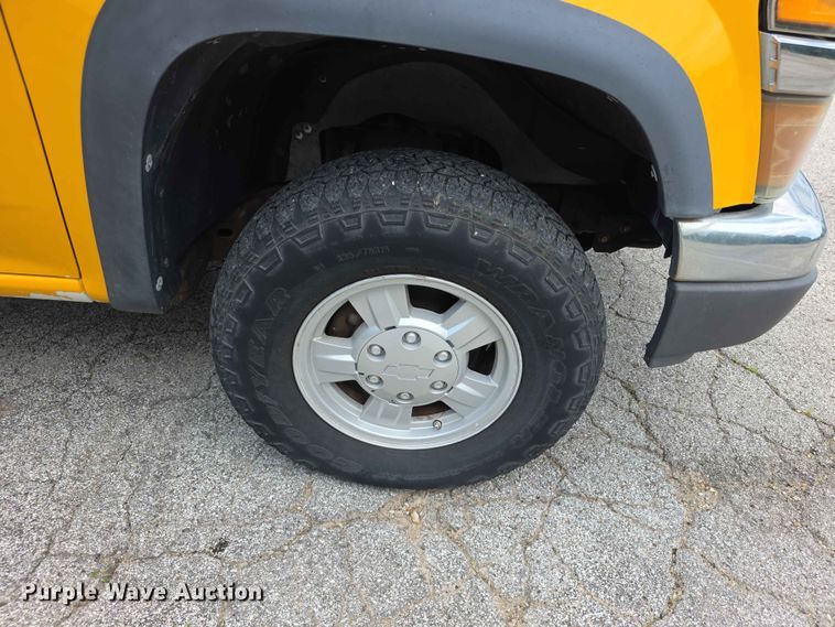 image for item FH6174 2007 Chevrolet Colorado Crew Cab pickup truck