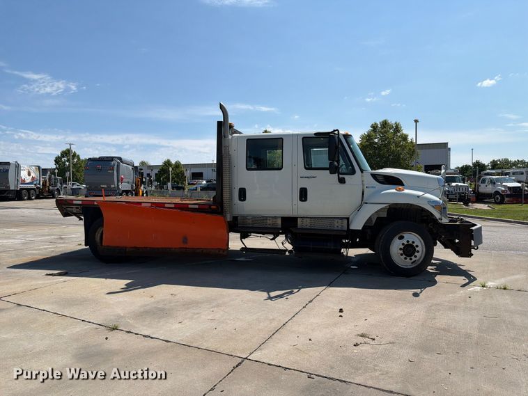 image for item FH6189 2012 International 7300 flatbed truck