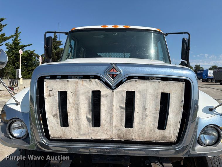 image for item FH6189 2012 International 7300 flatbed truck