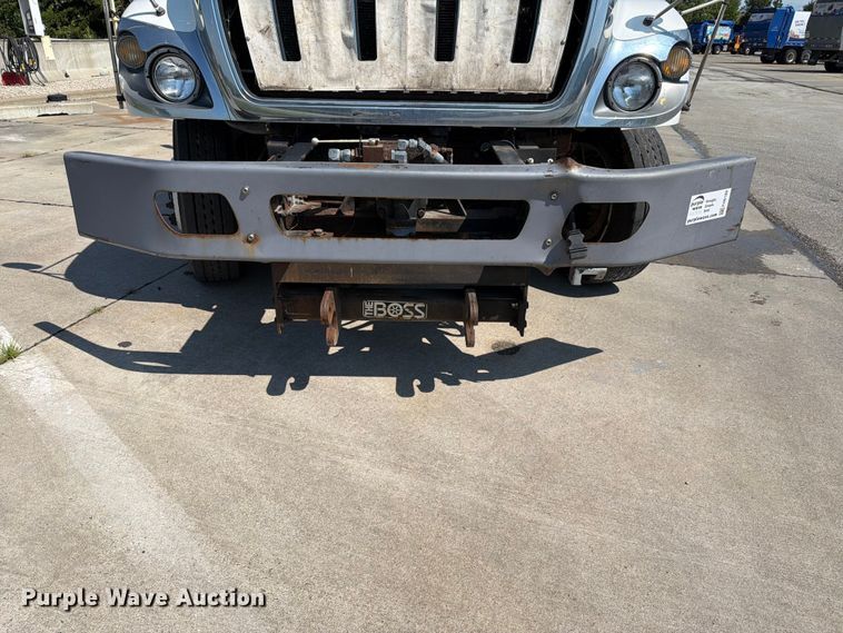 image for item FH6189 2012 International 7300 flatbed truck