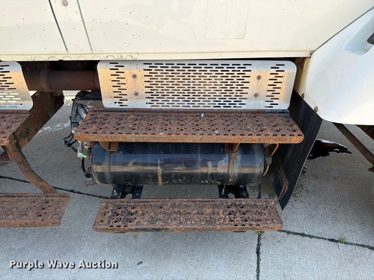 image for item FH6189 2012 International 7300 flatbed truck