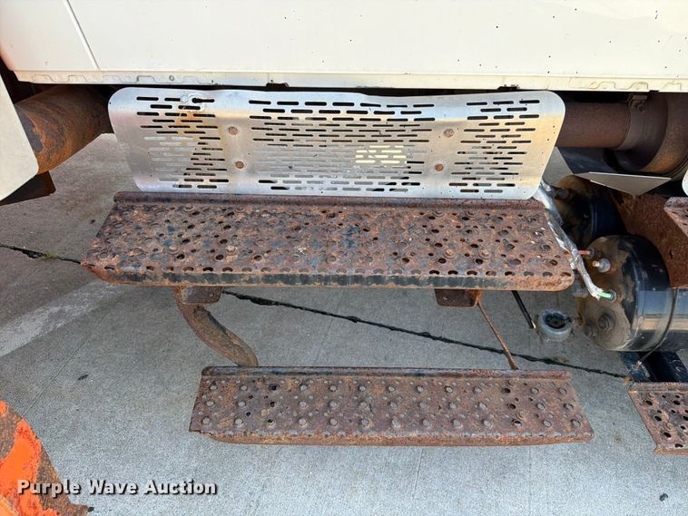 image for item FH6189 2012 International 7300 flatbed truck