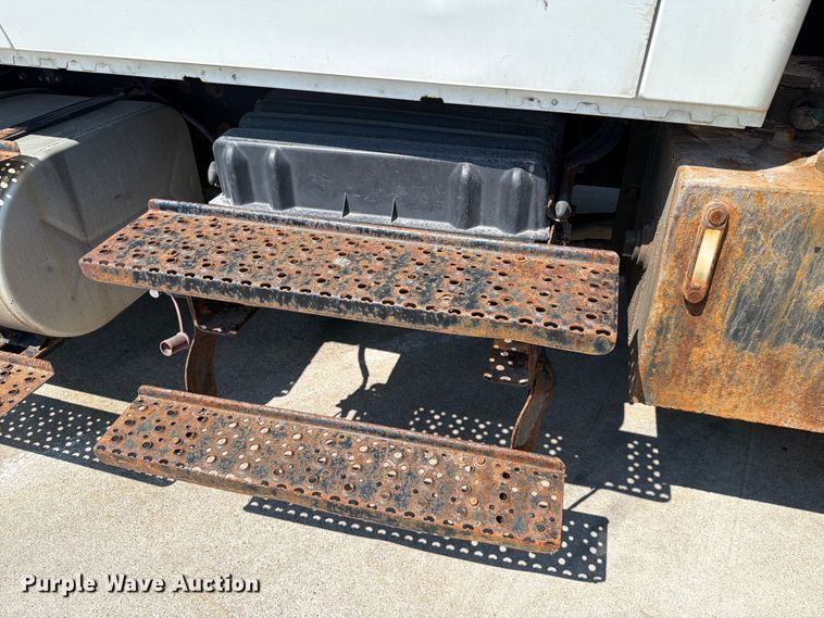 image for item FH6189 2012 International 7300 flatbed truck