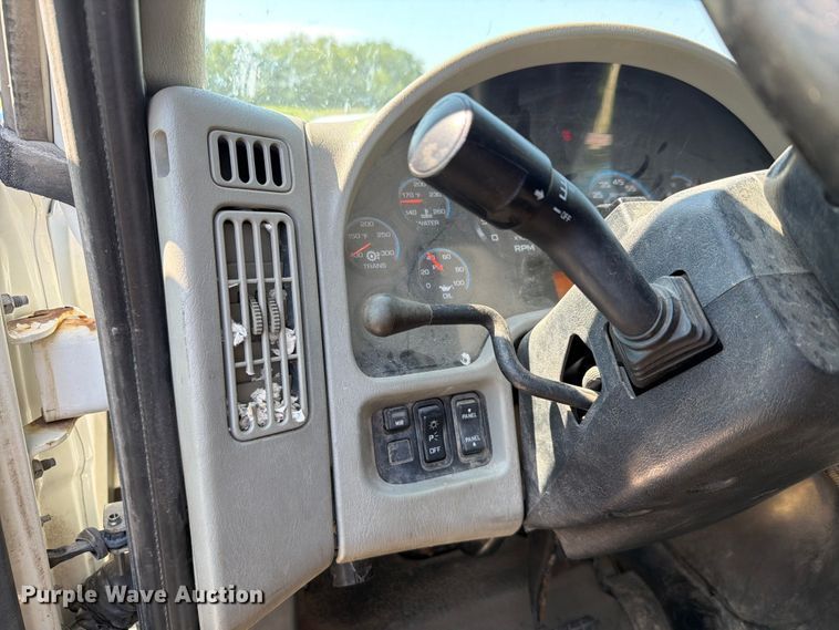 image for item FH6189 2012 International 7300 flatbed truck