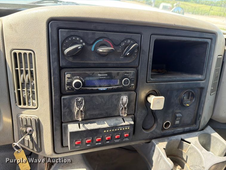 image for item FH6189 2012 International 7300 flatbed truck