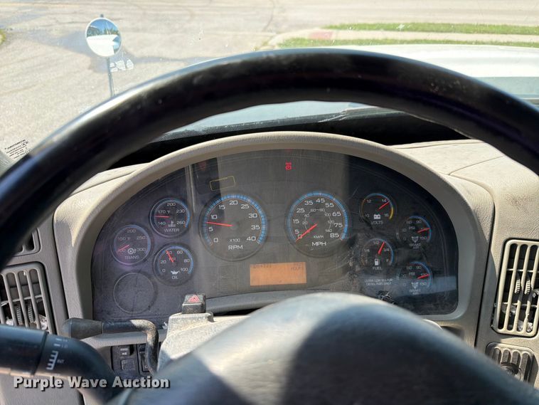 image for item FH6189 2012 International 7300 flatbed truck