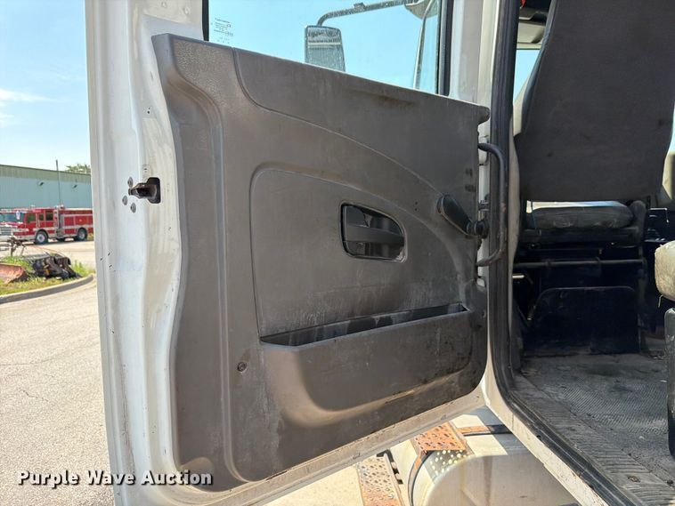 image for item FH6189 2012 International 7300 flatbed truck