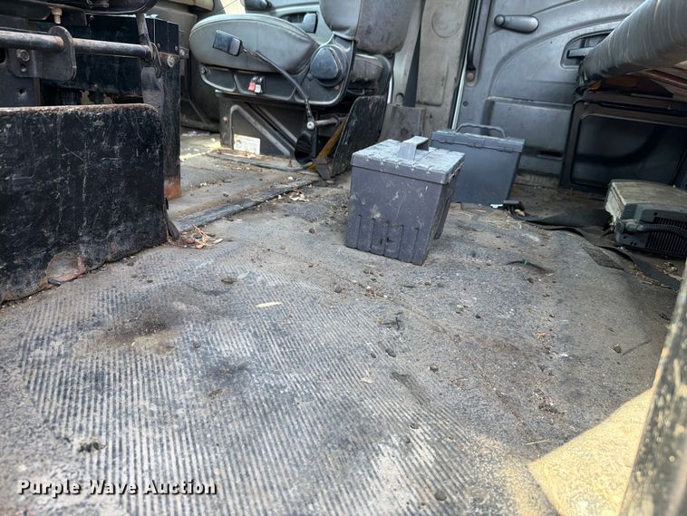image for item FH6189 2012 International 7300 flatbed truck