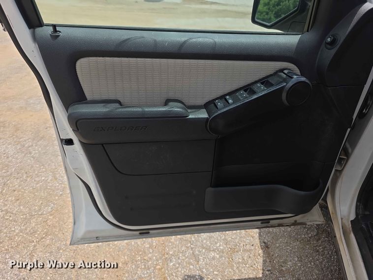 image for item FH6207 2008 Ford Explorer SUV