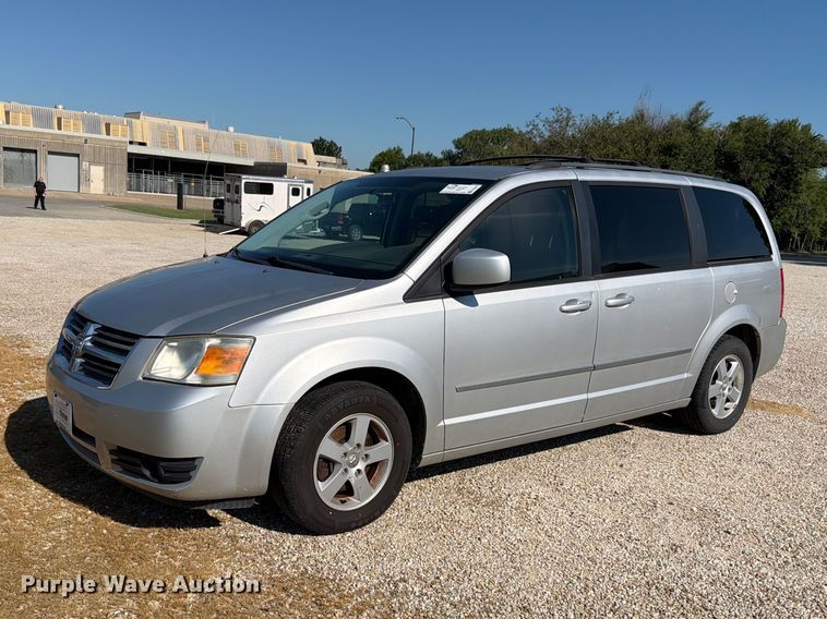 image for item FH6267 2010 Dodge Grand Caravan SXT van