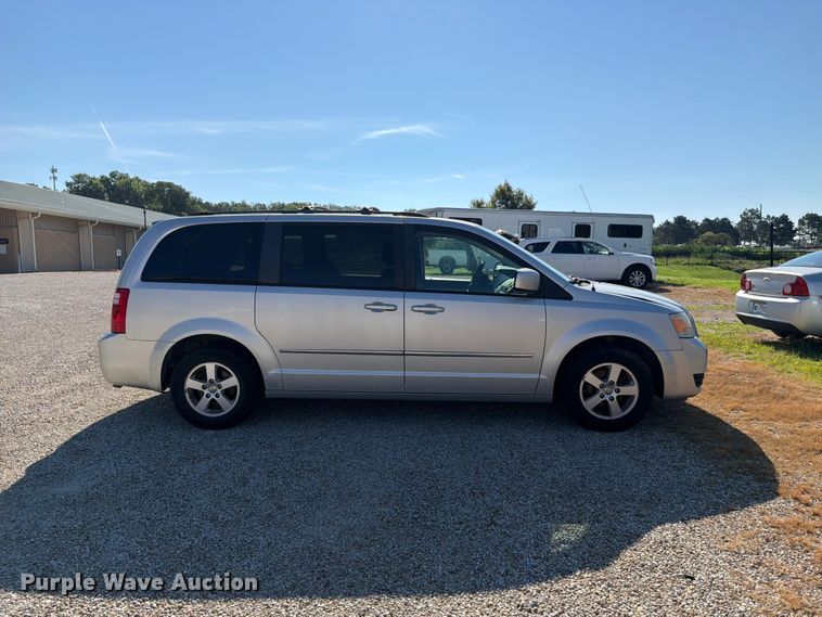 image for item FH6267 2010 Dodge Grand Caravan SXT van