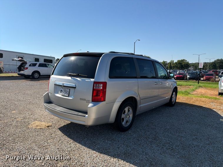 image for item FH6267 2010 Dodge Grand Caravan SXT van