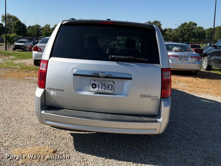 image for item FH6267 2010 Dodge Grand Caravan SXT van