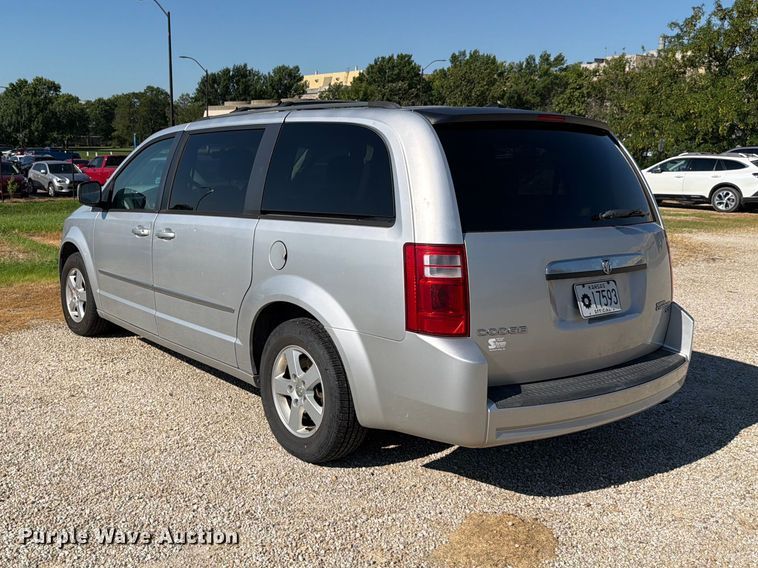 image for item FH6267 2010 Dodge Grand Caravan SXT van