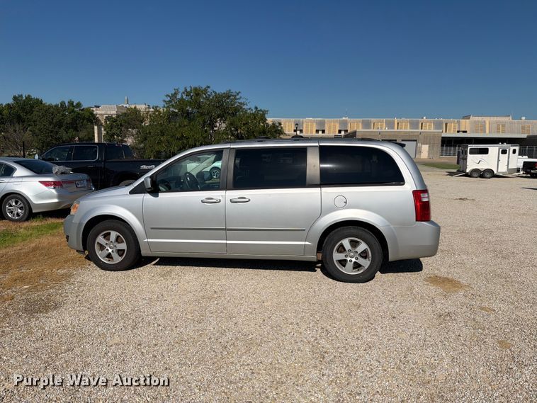 image for item FH6267 2010 Dodge Grand Caravan SXT van