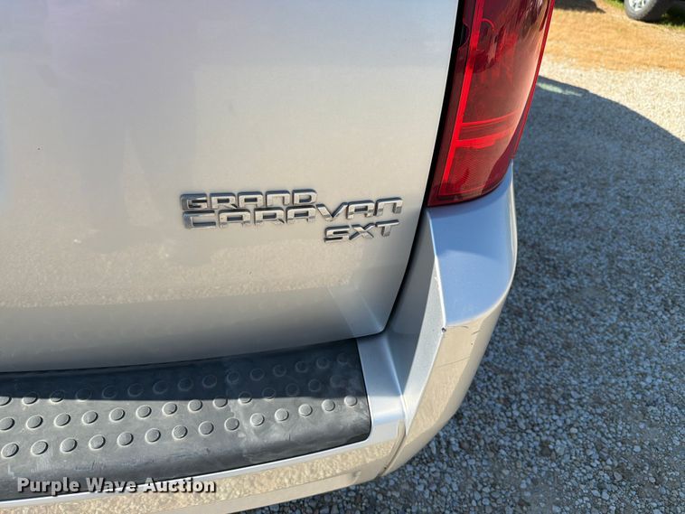 image for item FH6267 2010 Dodge Grand Caravan SXT van