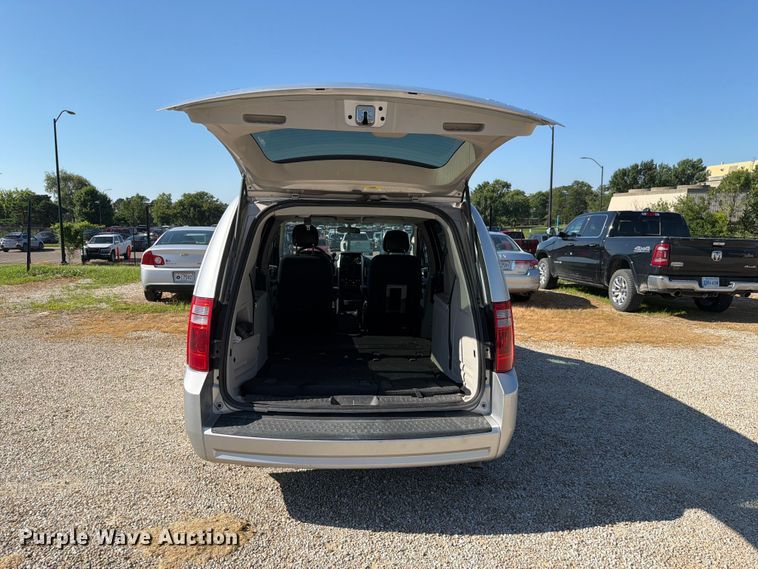 image for item FH6267 2010 Dodge Grand Caravan SXT van