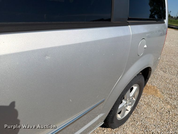 image for item FH6267 2010 Dodge Grand Caravan SXT van