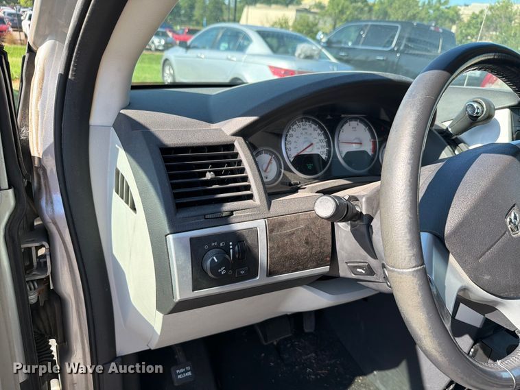 image for item FH6267 2010 Dodge Grand Caravan SXT van