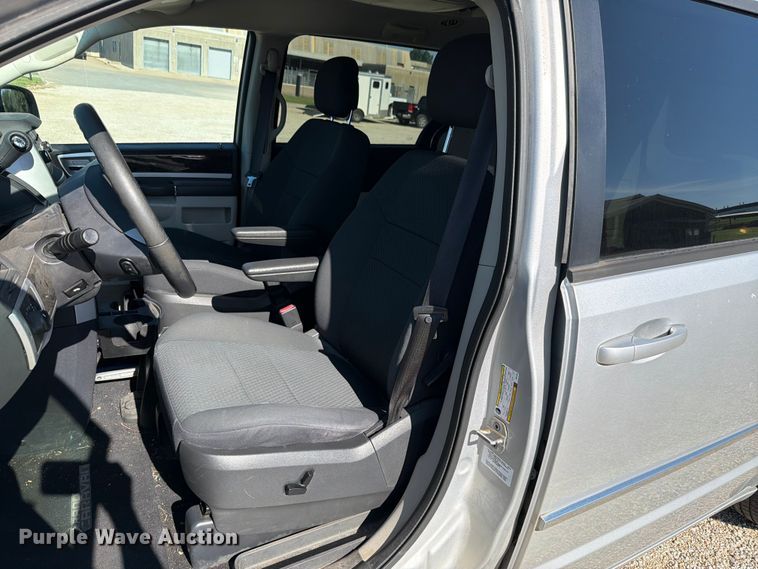 image for item FH6267 2010 Dodge Grand Caravan SXT van
