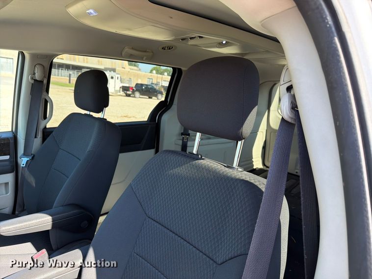 image for item FH6267 2010 Dodge Grand Caravan SXT van