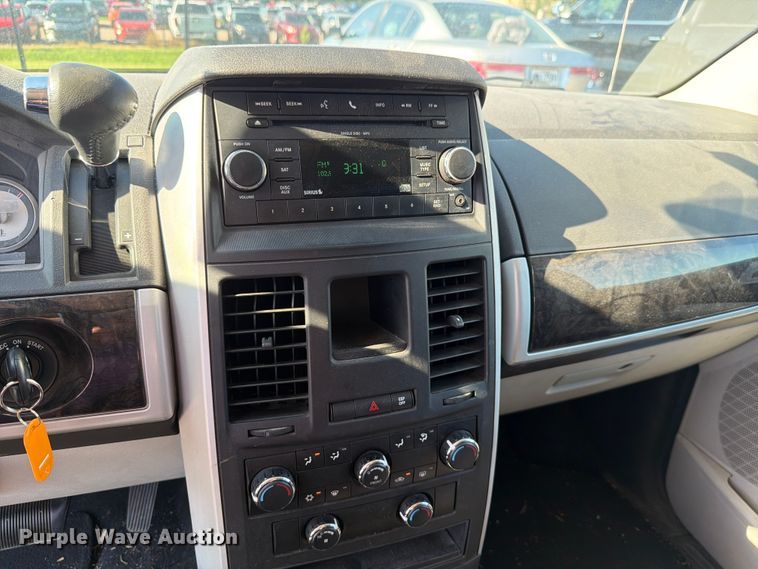 image for item FH6267 2010 Dodge Grand Caravan SXT van