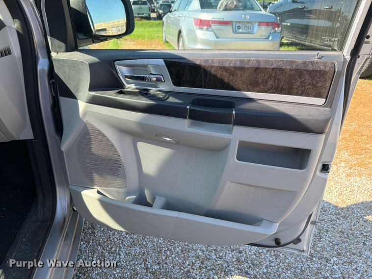 image for item FH6267 2010 Dodge Grand Caravan SXT van