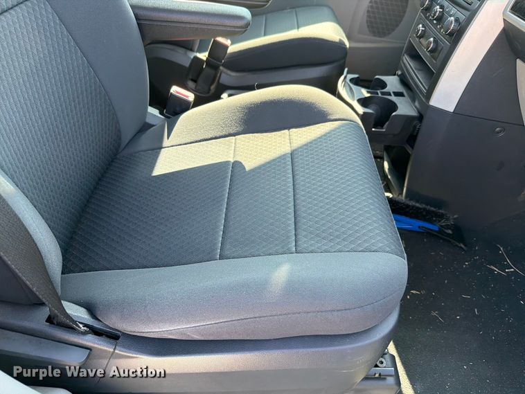 image for item FH6267 2010 Dodge Grand Caravan SXT van