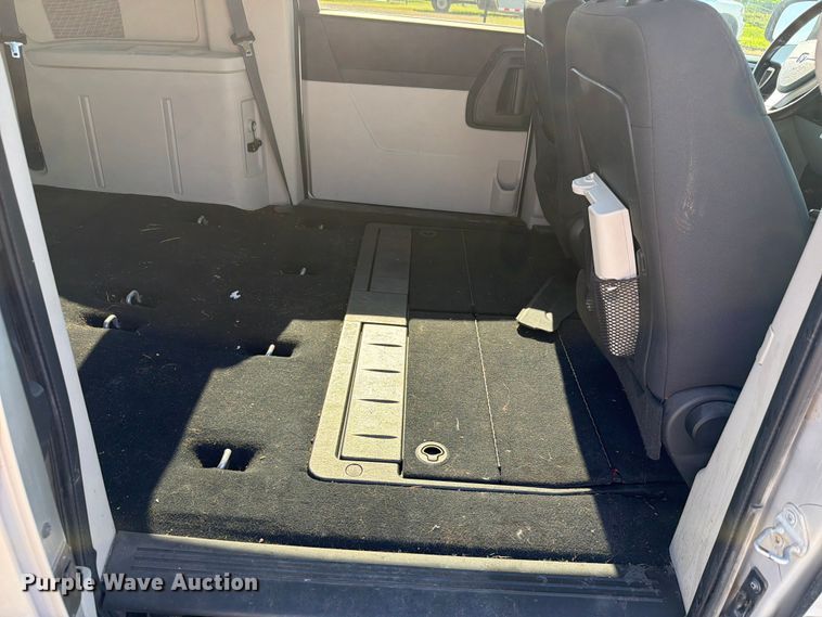 image for item FH6267 2010 Dodge Grand Caravan SXT van