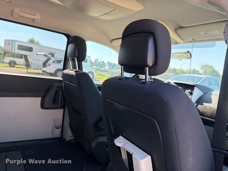 image for item FH6267 2010 Dodge Grand Caravan SXT van