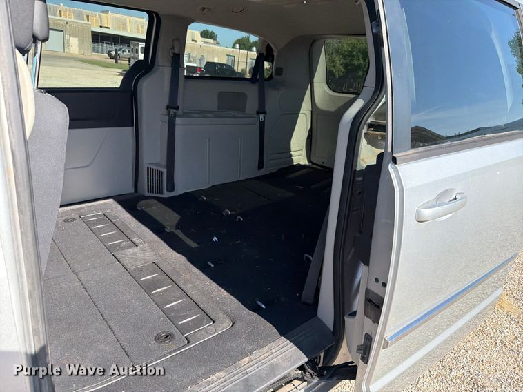 image for item FH6267 2010 Dodge Grand Caravan SXT van