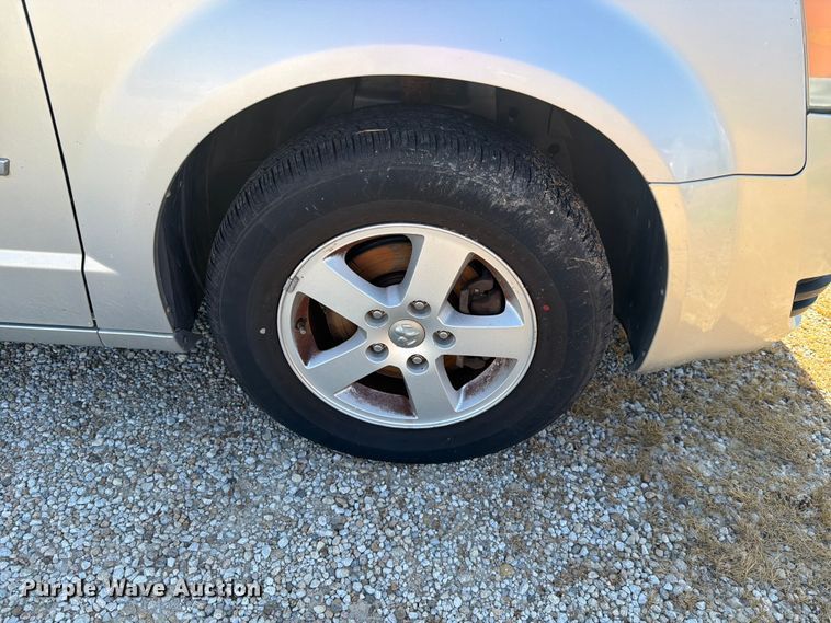 image for item FH6267 2010 Dodge Grand Caravan SXT van