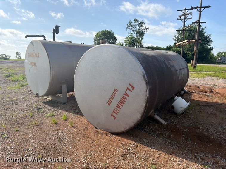 image for item FI0252 (2) fuel tanks