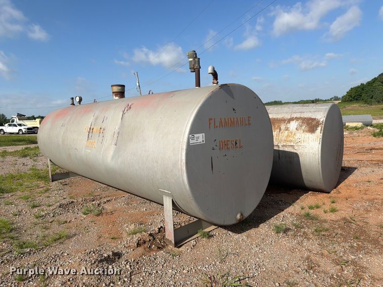 image for item FI0252 (2) fuel tanks