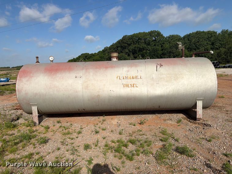 image for item FI0252 (2) fuel tanks