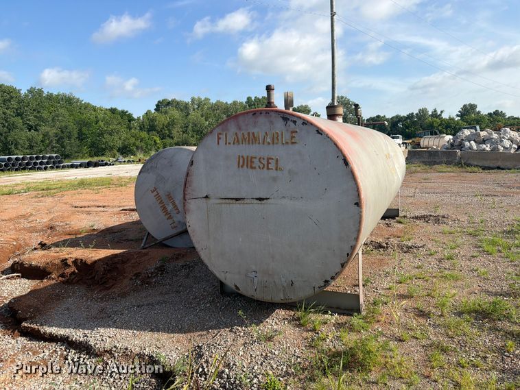 image for item FI0252 (2) fuel tanks