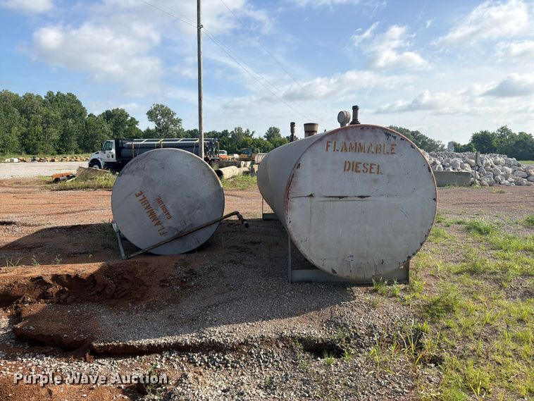 image for item FI0252 (2) fuel tanks