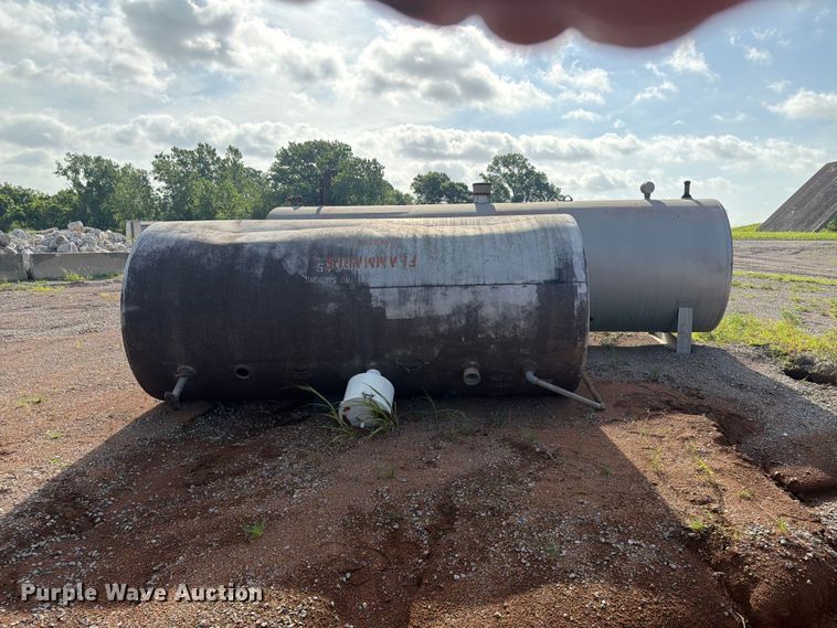 image for item FI0252 (2) fuel tanks