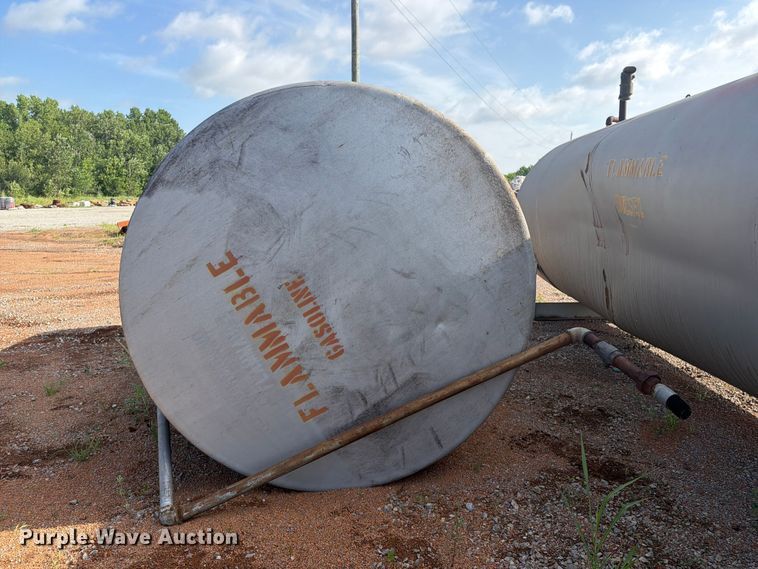 image for item FI0252 (2) fuel tanks