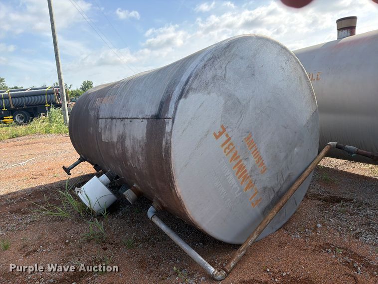 image for item FI0252 (2) fuel tanks