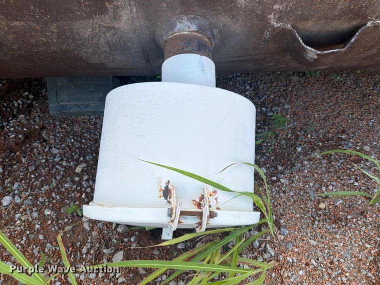 image for item FI0252 (2) fuel tanks