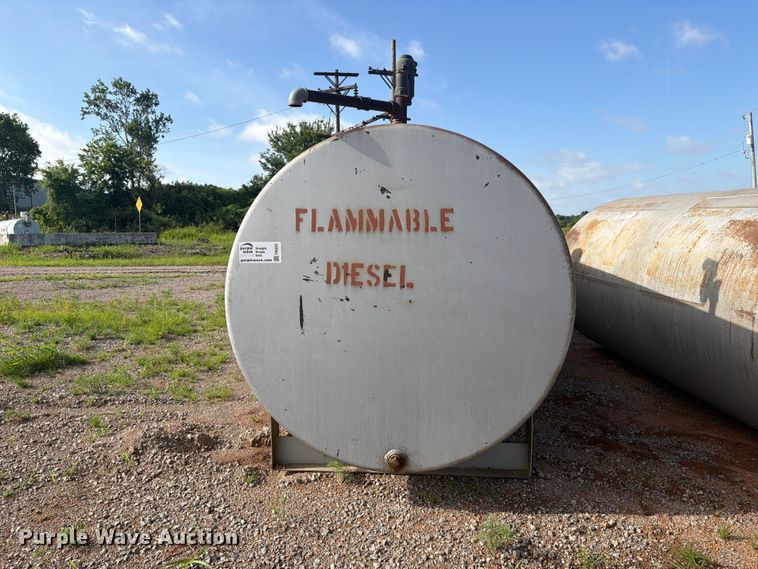 image for item FI0252 (2) fuel tanks